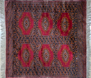 Lote 477: ALFOMBRA PAKISTANI DE LANA TEJIDA A MANO. ALFOMBRA PAKISTANI DE LANA TEJIDA A MANO.