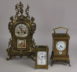 Lotes 833, 834 y 835: 
																		RELOJ DE APOYO DE ESTILO FRANCES IMPERIO EN BRONCE.
																		'CARRIAGE CLOCK' FRANCES CON CAJA DE BRONCE DORADO.
																		CARRIAGE CLOCK INGLES CON CAJA DE BRONCE DORADO.