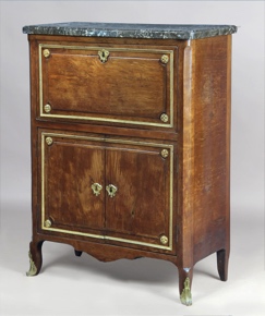 Lote 302: PEQUEÑO SECRETAIRE FRANCES DE EPOCA TRANSICION.  PEQUEÑO SECRETAIRE FRANCES DE EPOCA TRANSICION. 