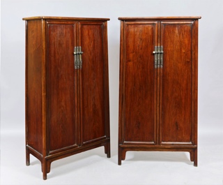 Lote 312: PAR DE ARMARIOS CHINOS DE ARRIMO.  PAR DE ARMARIOS CHINOS DE ARRIMO. 