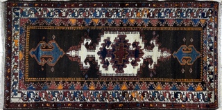 Lote 484: ALFOMBRA AFGANA DE LANA TEJIDA A MANO.  ALFOMBRA AFGANA DE LANA TEJIDA A MANO. 