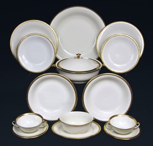 Lote 695: JUEGO DE PORCELANA ALEMANA HOHENBERG PARA MESA.  JUEGO DE PORCELANA ALEMANA HOHENBERG PARA MESA. 