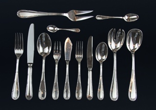 Lote 618: JUEGO DE CUBIERTOS DE METAL PLATA LAPPAS. JUEGO DE CUBIERTOS DE METAL PLATA LAPPAS.