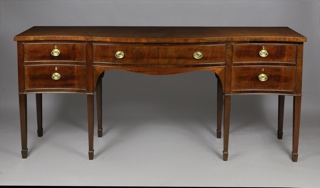 Lote 390: SIDEBOARD DE ESTILO INGLES SHERATON.  SIDEBOARD DE ESTILO INGLES SHERATON. 