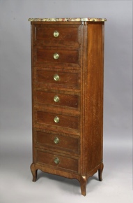 Lote 392: CHIFFONIER SEMAINIER DE ESTILO FRANCES LUIS XV.  CHIFFONIER SEMAINIER DE ESTILO FRANCES LUIS XV. 