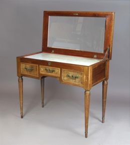 Lote 393: MESA TOILETTE DE ESTILO LUIS XVI.  MESA TOILETTE DE ESTILO LUIS XVI. 