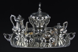 Lote 630: JUEGO DE METAL INGLES PLATEADO PARA TE Y CAFE. JUEGO DE METAL INGLES PLATEADO PARA TE Y CAFE.