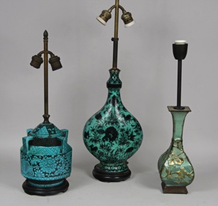 Lotes 830, 831 y 832: 
																		LAMPARA CON VASO ORIENTAL DE CERÁMICA ESMALTADA
																		LAMPARA CON VASO DE ESTILO PERSA ESMALTADO.
																		LAMPARA CON VASO ART NOUVEAU DE CERAMICA EUROPEA.