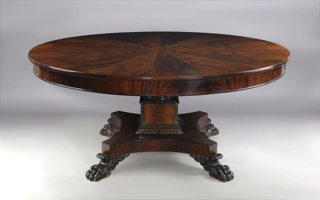 Lote 376: GRAN MESA CIRCULAR DE ESTILO INGLES PARA COMEDOR.  GRAN MESA CIRCULAR DE ESTILO INGLES PARA COMEDOR. 