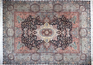 Lote 466: FINA ALFOMBRA PERSA KIRMAN DE LANA TEJIDA A MANO.  FINA ALFOMBRA PERSA KIRMAN DE LANA TEJIDA A MANO. 