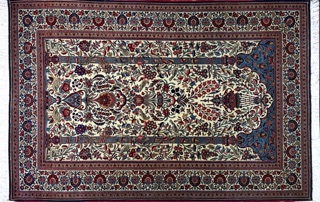 Lote 467: ALFOMBRA PERSA ISFAHAN DE ORACION EN LANA TEJIDA A MANO.  ALFOMBRA PERSA ISFAHAN DE ORACION EN LANA TEJIDA A MANO. 