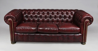 Lote 289: SOFA CHESTERFIELD PARA TRES CUERPOS.  SOFA CHESTERFIELD PARA TRES CUERPOS. 