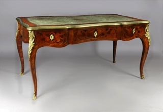 Lote 224: ANTIGUO BUREAU PLAT FRANCES DE ESTILO LUIS XV.  ANTIGUO BUREAU PLAT FRANCES DE ESTILO LUIS XV. 