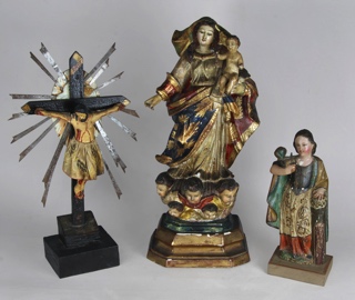 Lote 546: TRES ANTIGUAS TALLAS RELIGIOSAS POLICROMADAS.  TRES ANTIGUAS TALLAS RELIGIOSAS POLICROMADAS. 