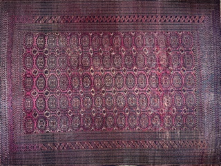 Lote 450: GRAN ALFOMBRA TEKKE BOUCKARA DE LANA TEJIDA A MANO.  GRAN ALFOMBRA TEKKE BOUCKARA DE LANA TEJIDA A MANO. 