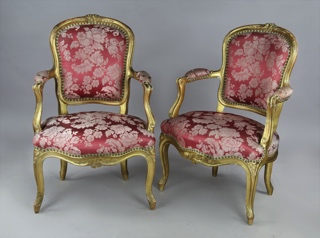 Lote 291: PAR DE ANTIGUOS SILLONES FRANCESES DE ESTILO LUIS XV.  PAR DE ANTIGUOS SILLONES FRANCESES DE ESTILO LUIS XV. 