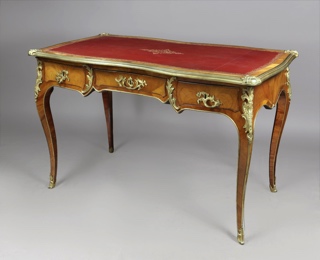 Lote 212: ANTIGUO ESCRITORIO FRANCES LUIS XV ESTAMPILLADO J. B. TUART. ANTIGUO ESCRITORIO FRANCES LUIS XV ESTAMPILLADO J. B. TUART.