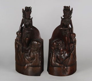 Lote 667: PAR DE GRUPOS INDONESIOS DE MADERA TALLADA.  PAR DE GRUPOS INDONESIOS DE MADERA TALLADA. 