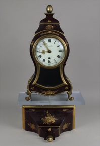 Lote 701: RELOJ SUIZO DE ESTILO FRANCES LUIS XV CON REPISA. RELOJ SUIZO DE ESTILO FRANCES LUIS XV CON REPISA.