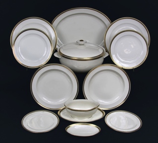 Lote 559: JUEGO DE PORCELANA SUIZA LANGENTHAL PARA MESA. JUEGO DE PORCELANA SUIZA LANGENTHAL PARA MESA.