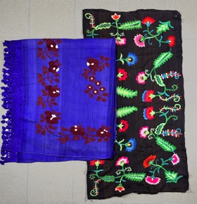 Lote 508: DOS FINOS SOBRECAMAS CRIOLLOS DE LANA SOBREBORDADA.  DOS FINOS SOBRECAMAS CRIOLLOS DE LANA SOBREBORDADA. 