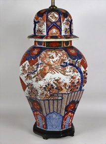 Lote 666: LAMPARA CON GRAN POTICHE DE PORCELANA JAPONESA DE IMARI. LAMPARA CON GRAN POTICHE DE PORCELANA JAPONESA DE IMARI.